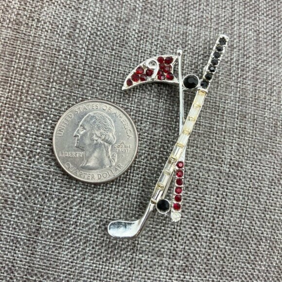 Vintage Golf Club Brooch Pin 2.5 In Red Black Rhinestone Silver 9 Hole Flag Ball - Picture 1 of 8